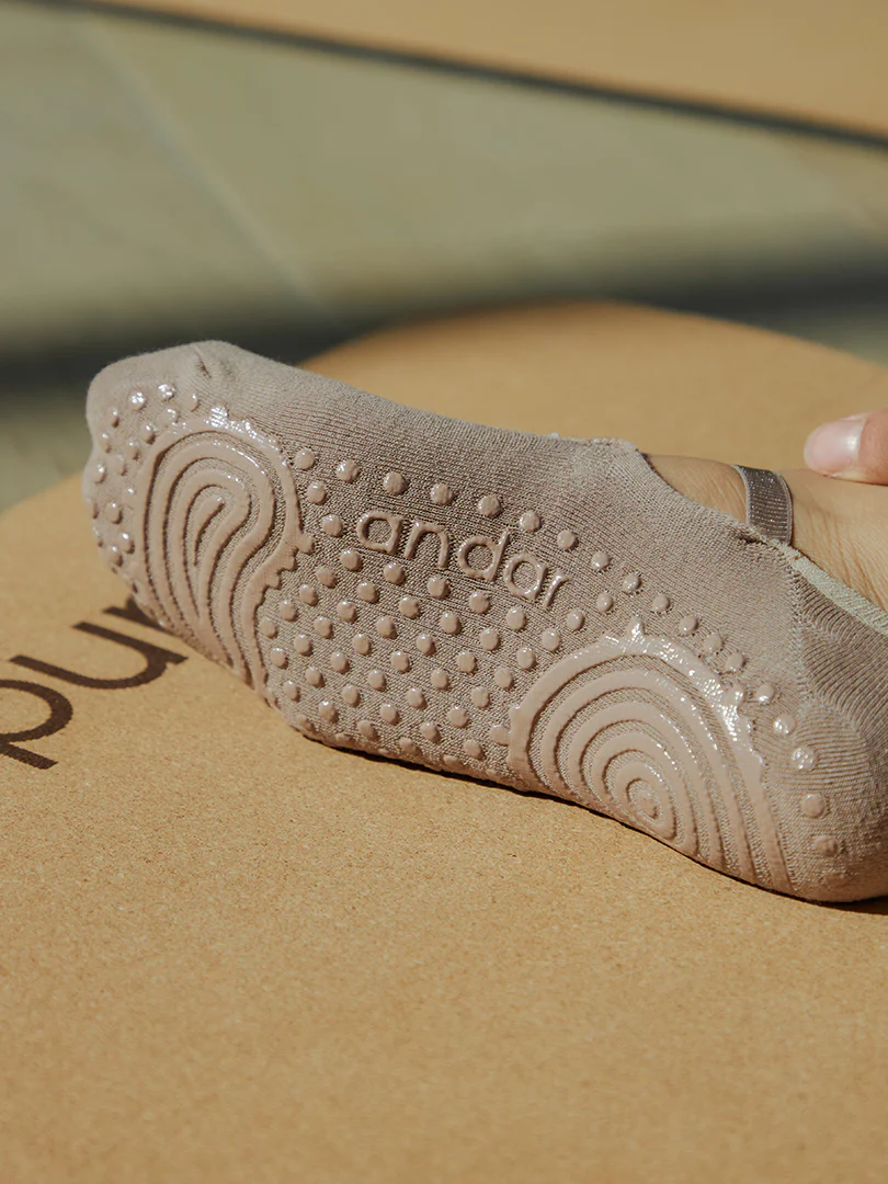 Non-Slip Performance Grip Socks - Image 3